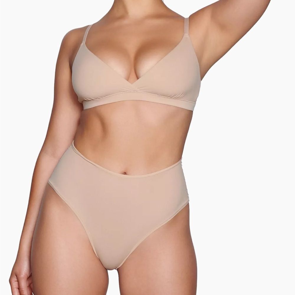 SKIMS fits everybody full brief color‎ talc size L NWT in packaging
